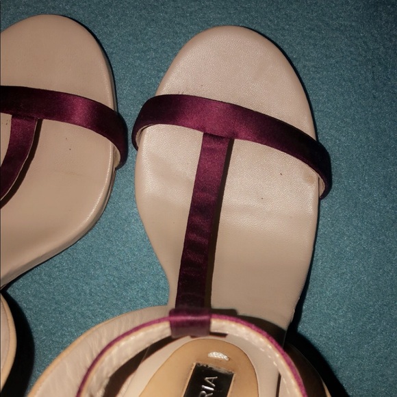 BCBG MaxAzria heels - Picture 6 of 8